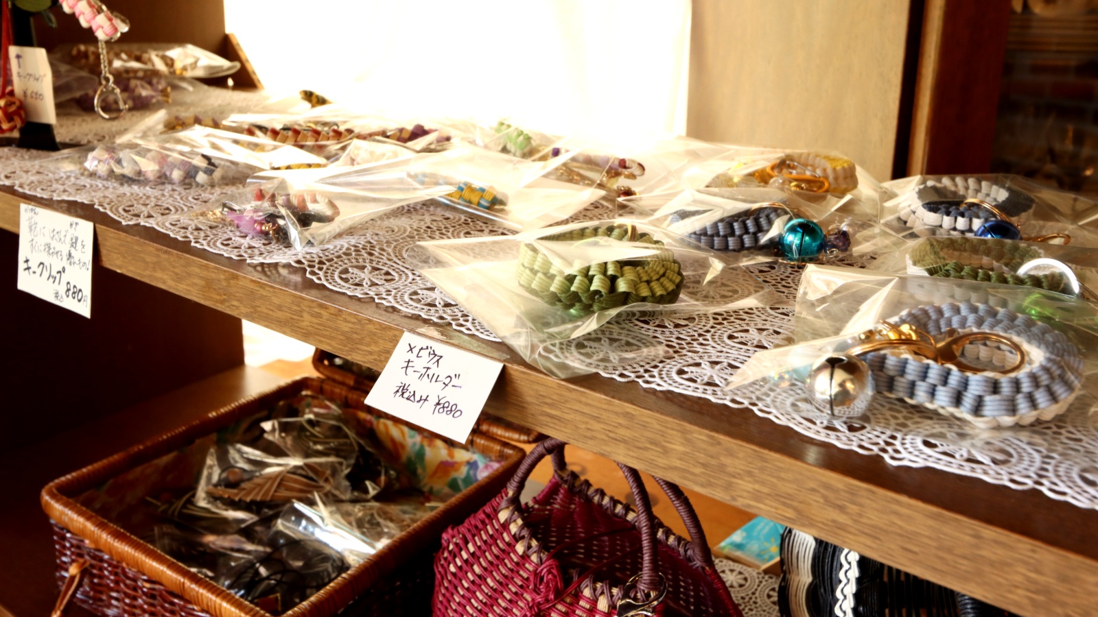 ハンドメイド小物の販売も♪