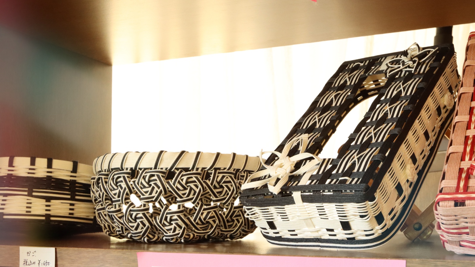 ハンドメイド小物の販売も♪