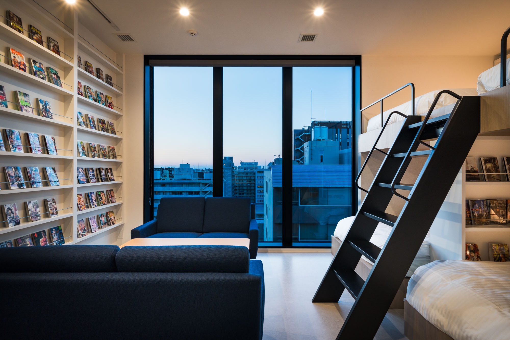 タイプCのお部屋は、大きな窓から明るい光が差し込む開放的な空間。