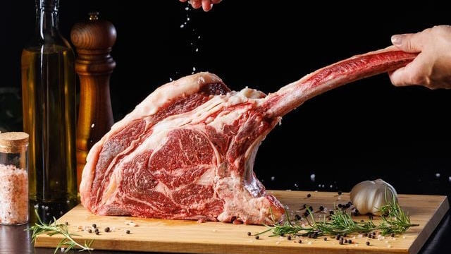 【１日８組限定】希少蒜山ジャージー牛トマホークステーキ（約１．８kg）付ひるぜん高原ビュッフェプラン