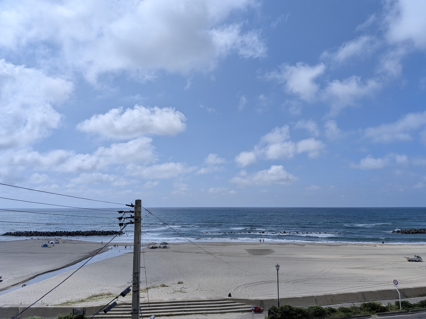 【出張もひとり旅も大歓迎・朝食付】日本海一望の温泉と黄金色の湯船で癒やす、お部屋で朝の松花堂弁当