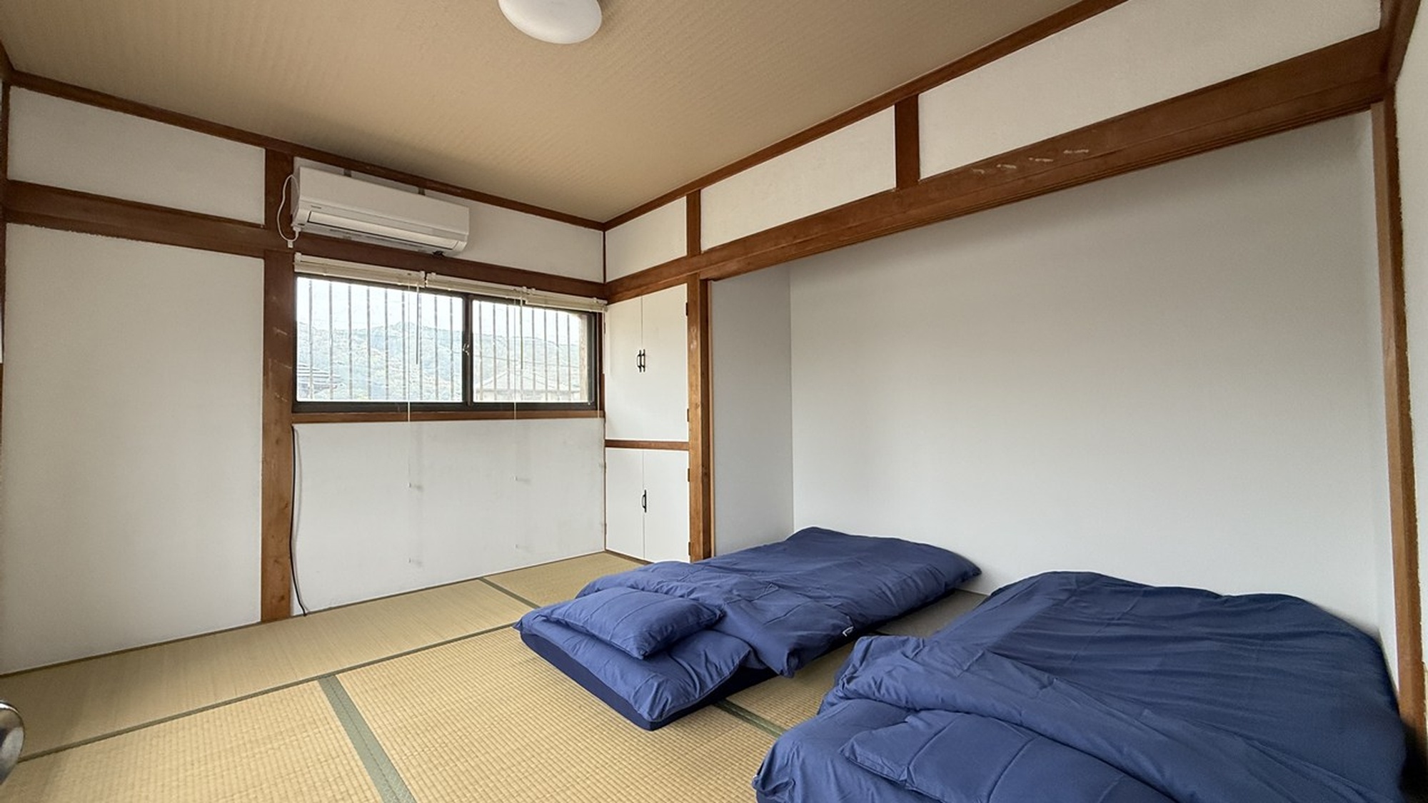 ・【1～2名用個室】飾り気のないシンプルな空間。宿は寝るだけという人に最適