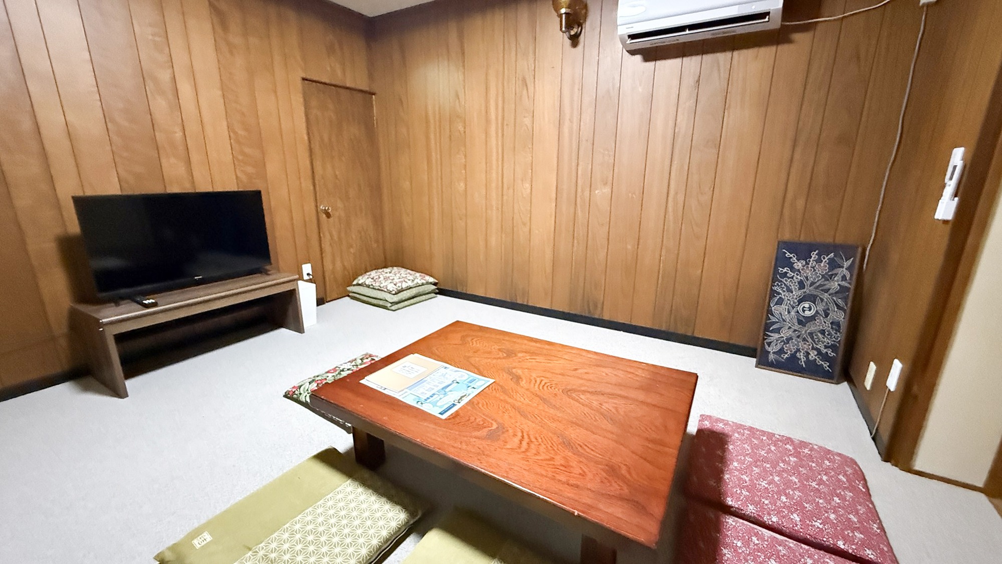 ・【共用ラウンジ】座卓を囲んで、思い思いの時間をお過ごしください