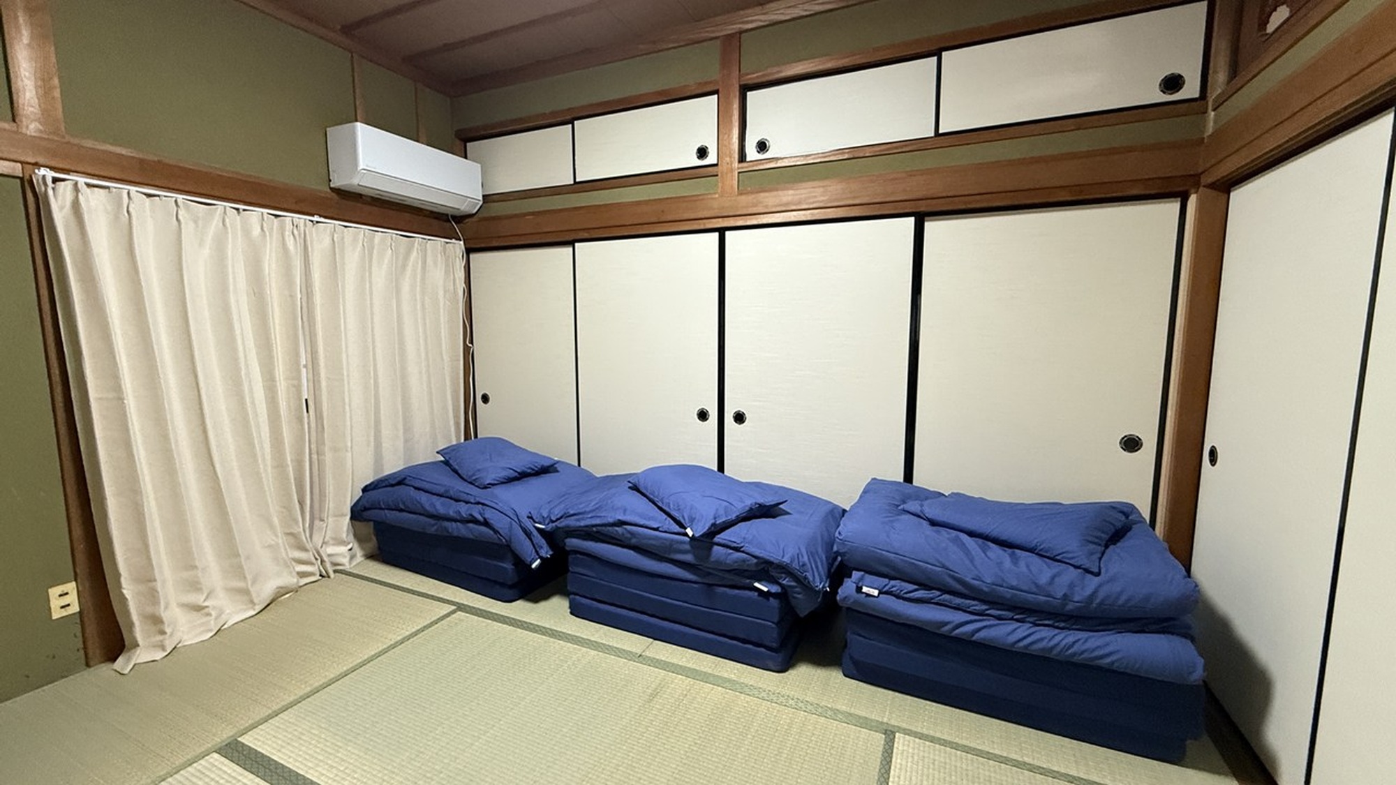 ・【1～3名用個室】最大3名様まで布団を敷いてご利用いただける和室