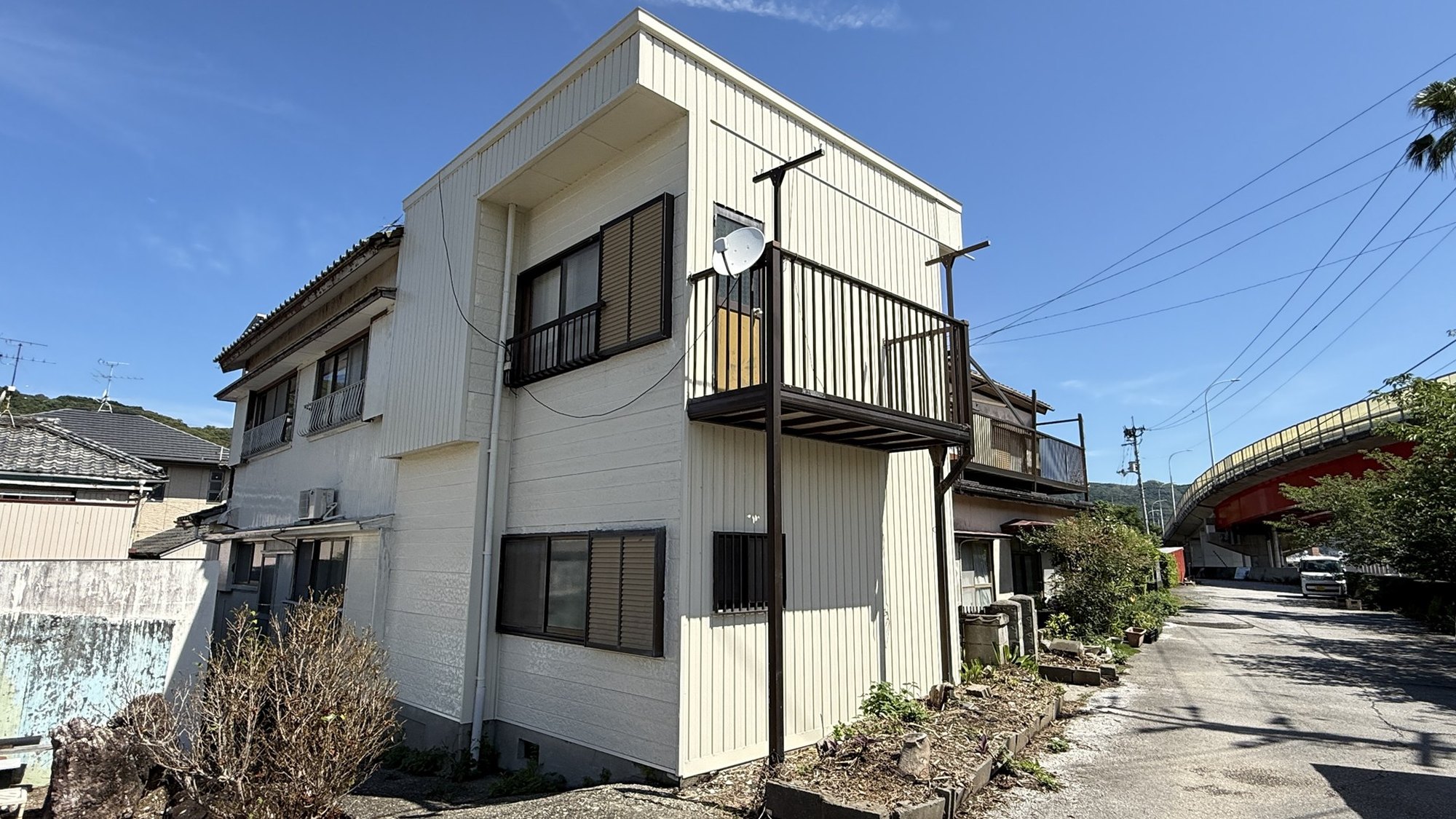 ・【外観】四国八十八カ所霊場の「清瀧寺」と「青龍寺」の間に位置しています