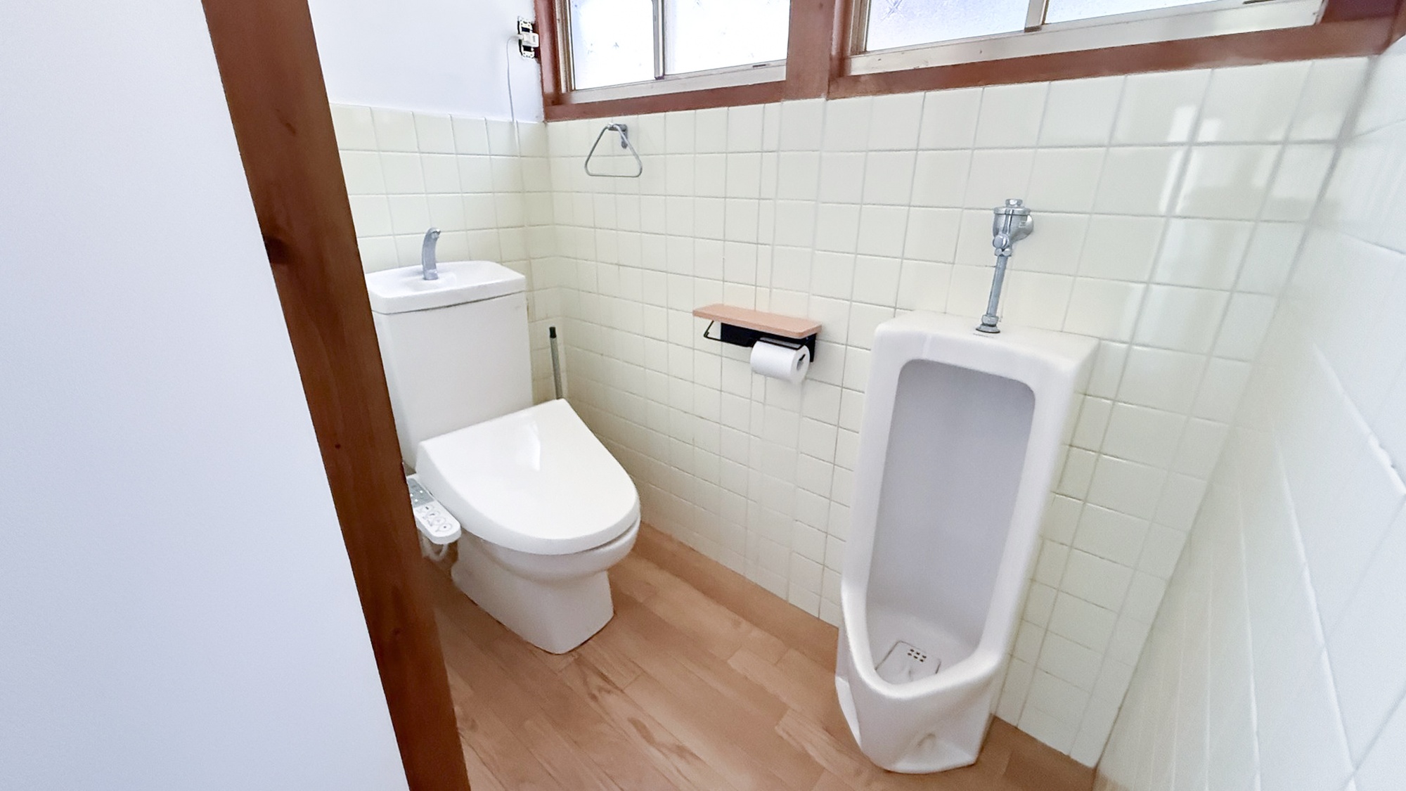 ・【共用トイレ】男性用トイレも設置しております