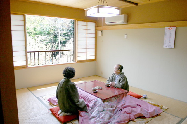 Japanese-style room with abundant greenery 10 tatami mats