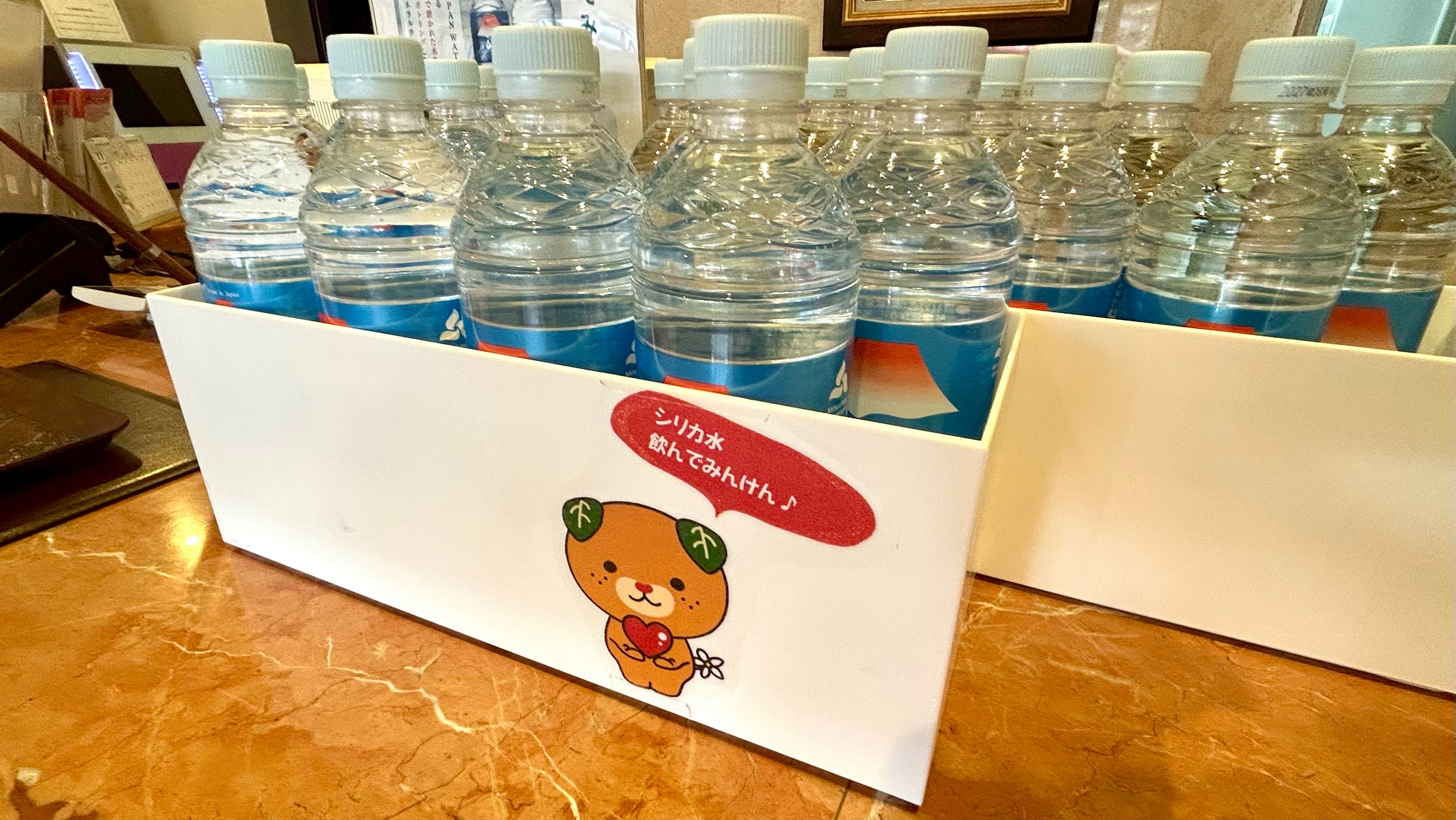 ■【ミネラルウォーター】フロントにてお渡ししております