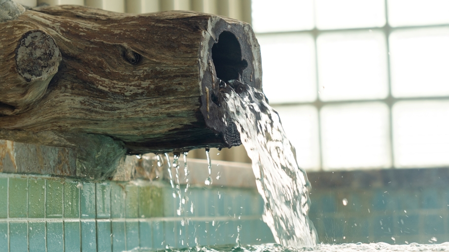 【大浴場】泉質は無色透明、アルカリ単純泉で、湯田温泉は美肌の湯として知られる湯田温泉。
