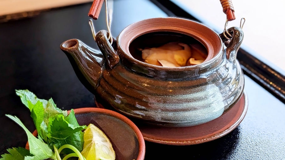 ＜お部屋食-2食付き＞客室露天風呂で愉しむ、上質なおこもり滞在◆湯賓館特選会席