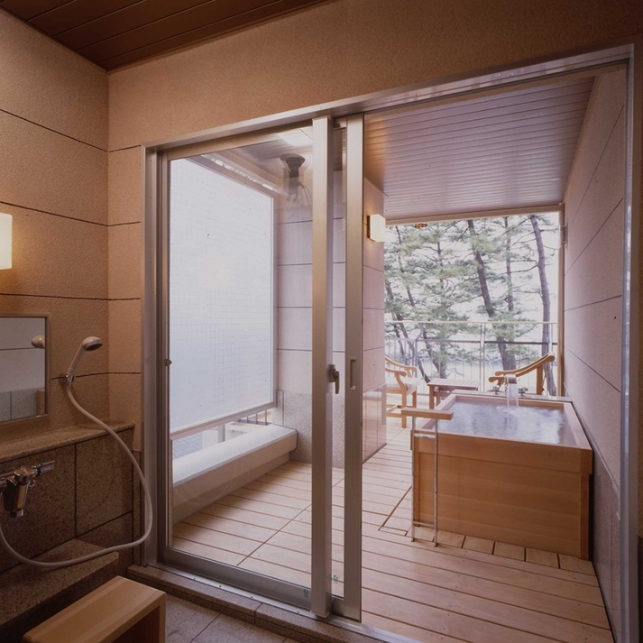 Open-air bath