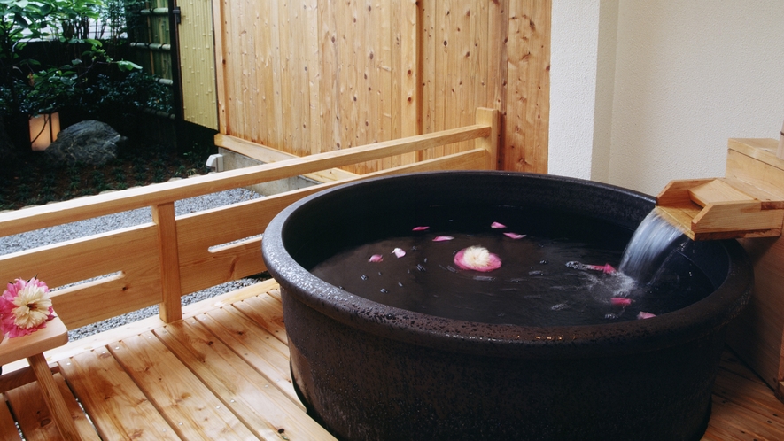 陶器製の露天風呂