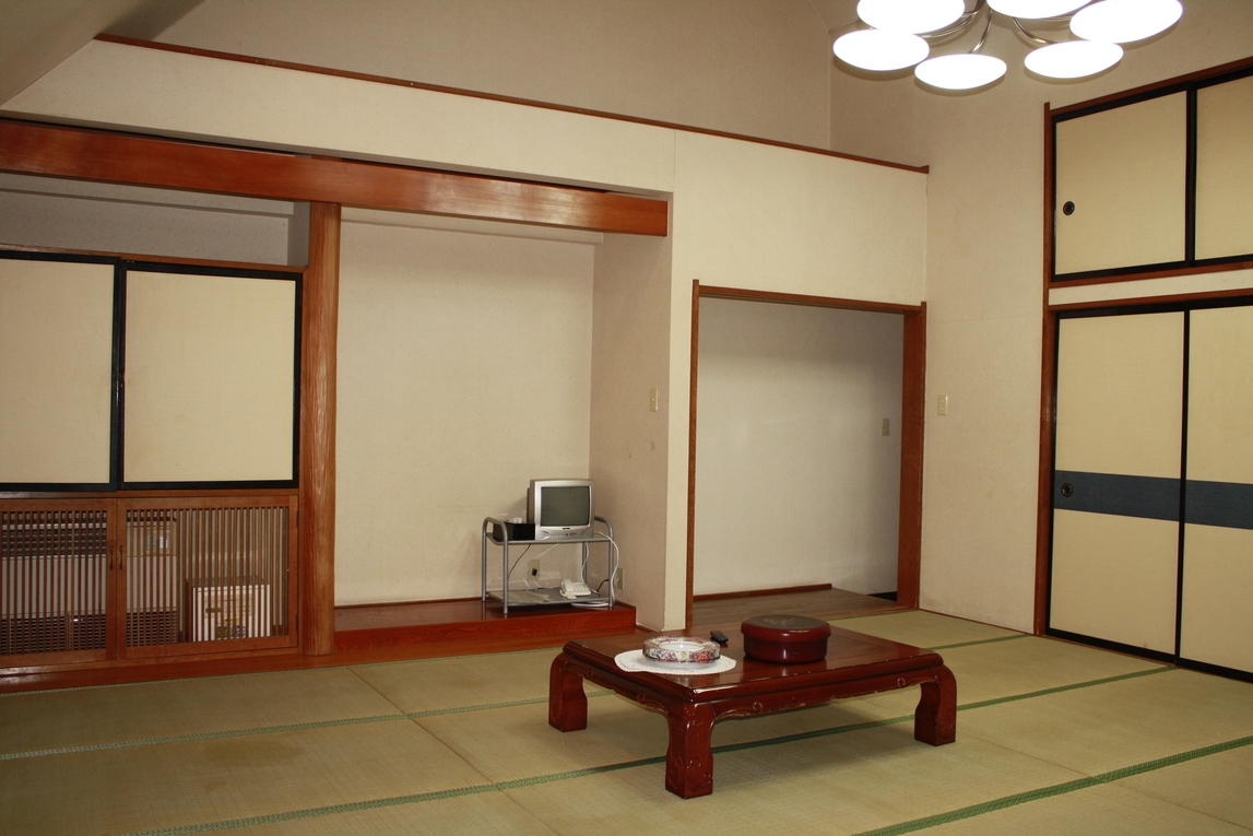 「訳あり」研修棟客室【和室15畳】トイレ付