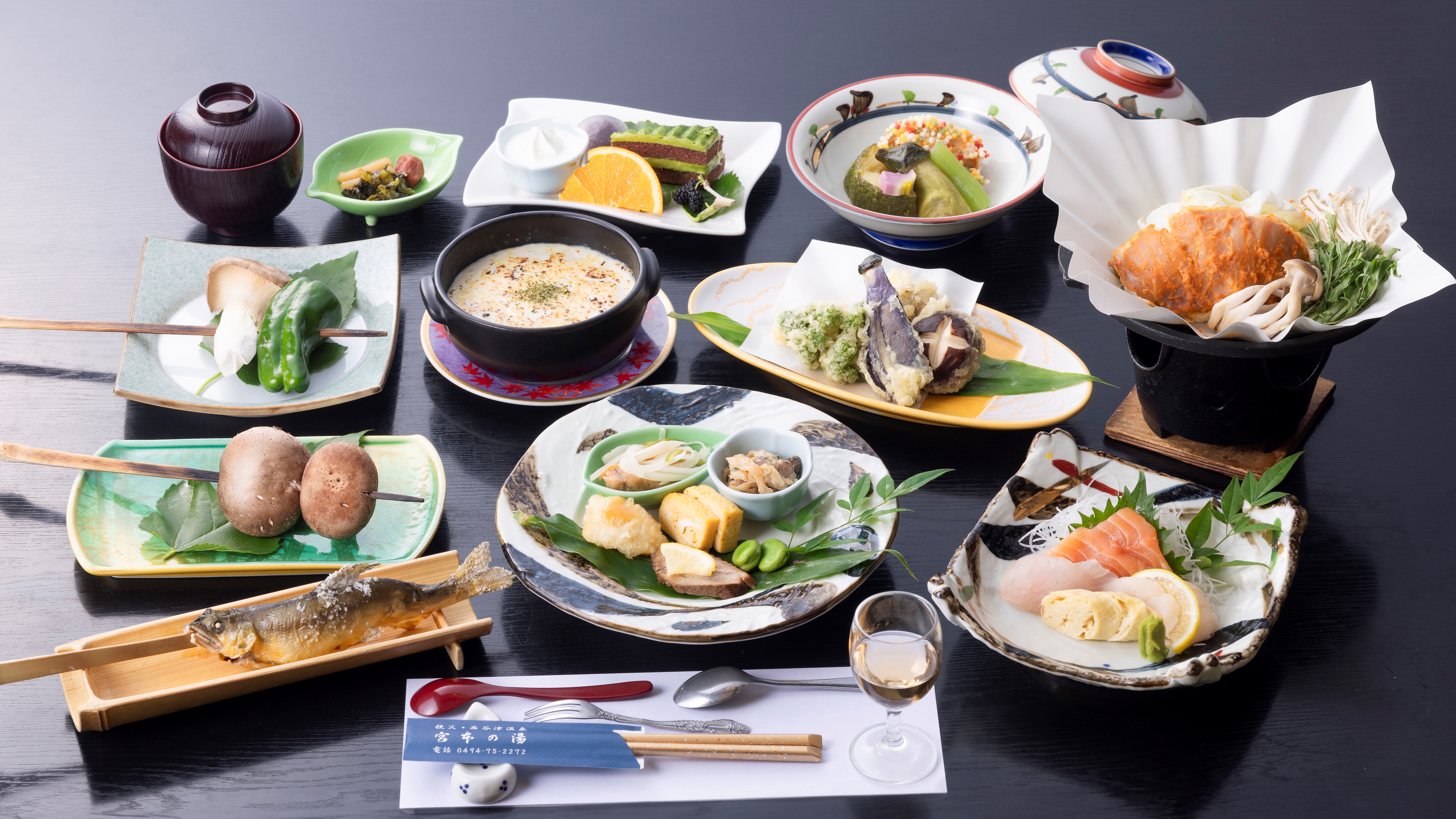 *【夕食/囲炉裏懐石(一例)】自家農園の野菜や里山食材の囲炉裏焼きがメインです