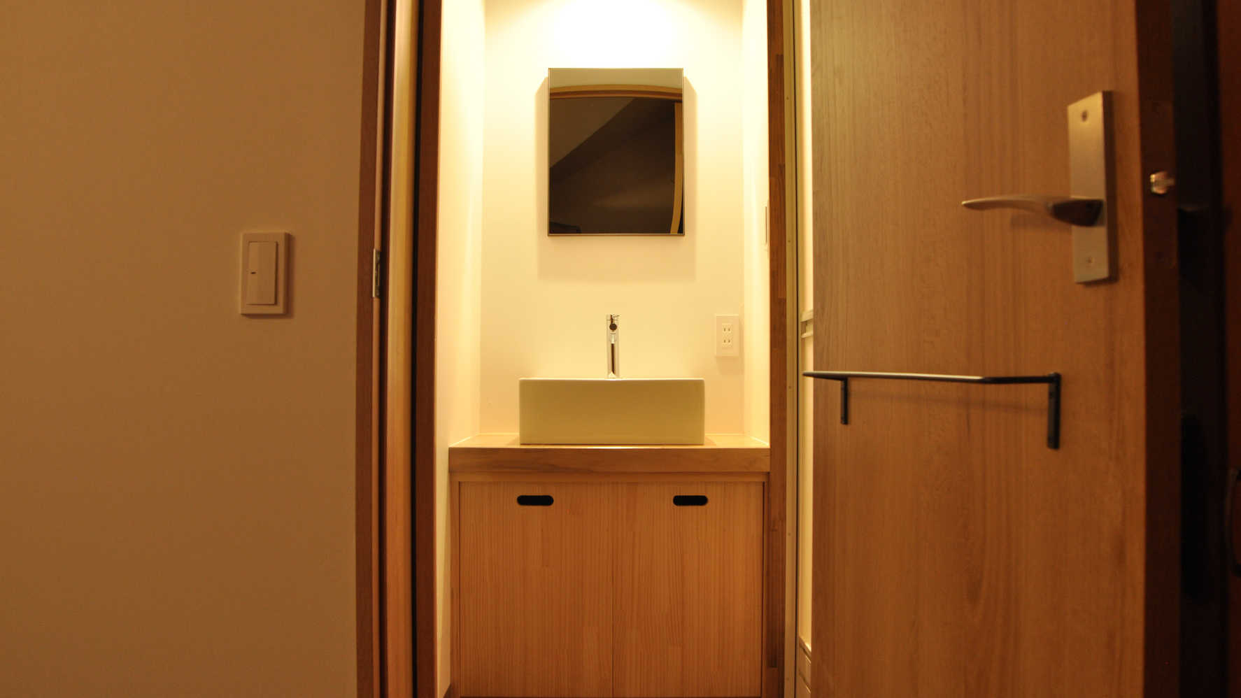 【ログハウス2階・ファミリールーム】リニューアルした洗面所