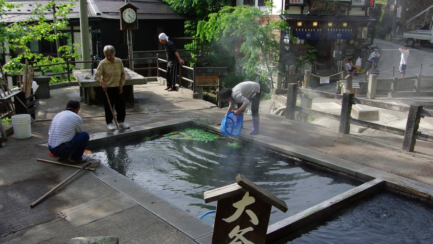 【麻釜】麻釜は国の天然記念物にも指定されている野沢温泉の奇勝のひとつ