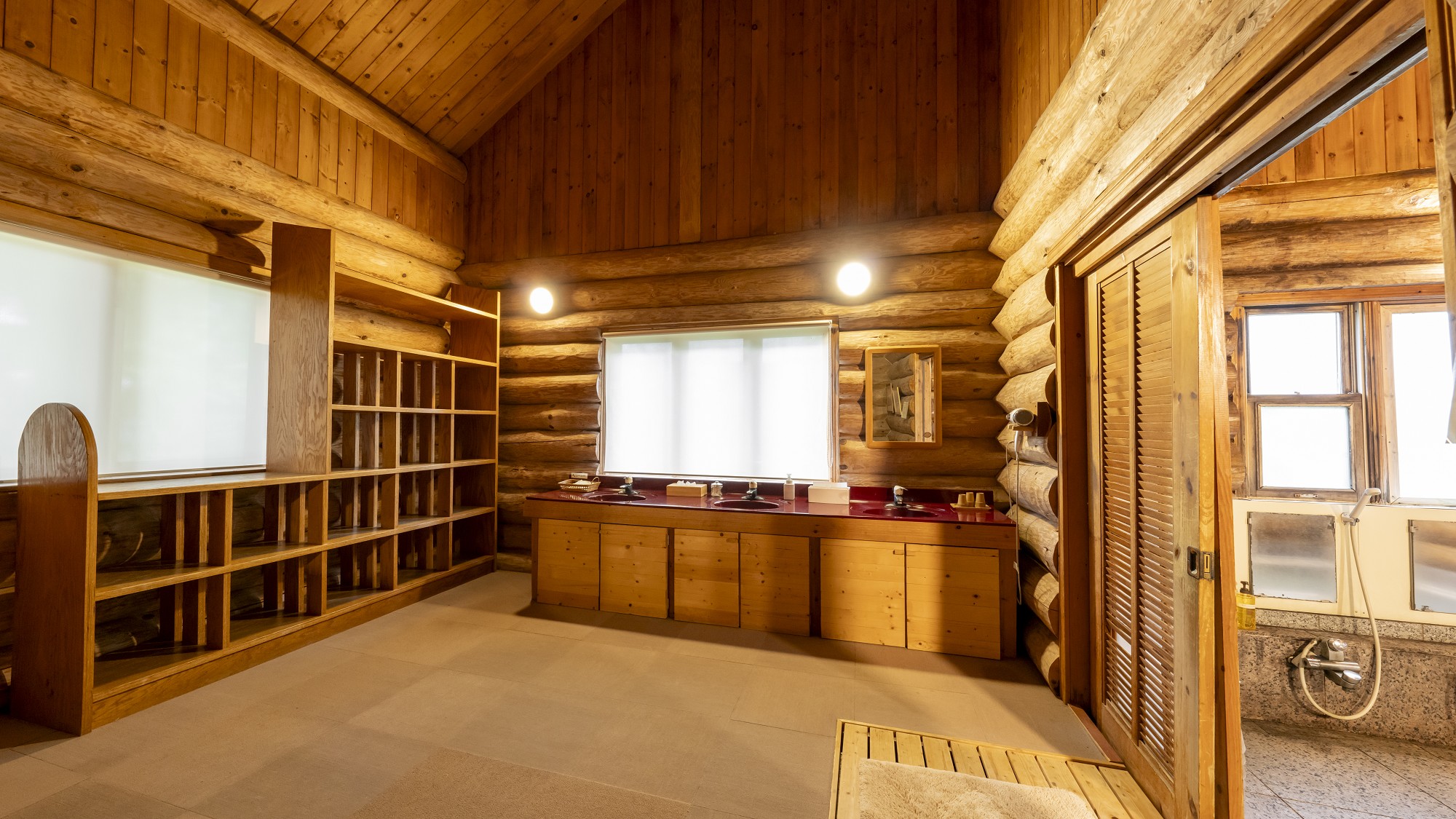 【ログハウス大浴場】木のぬくもりを感じる、お風呂