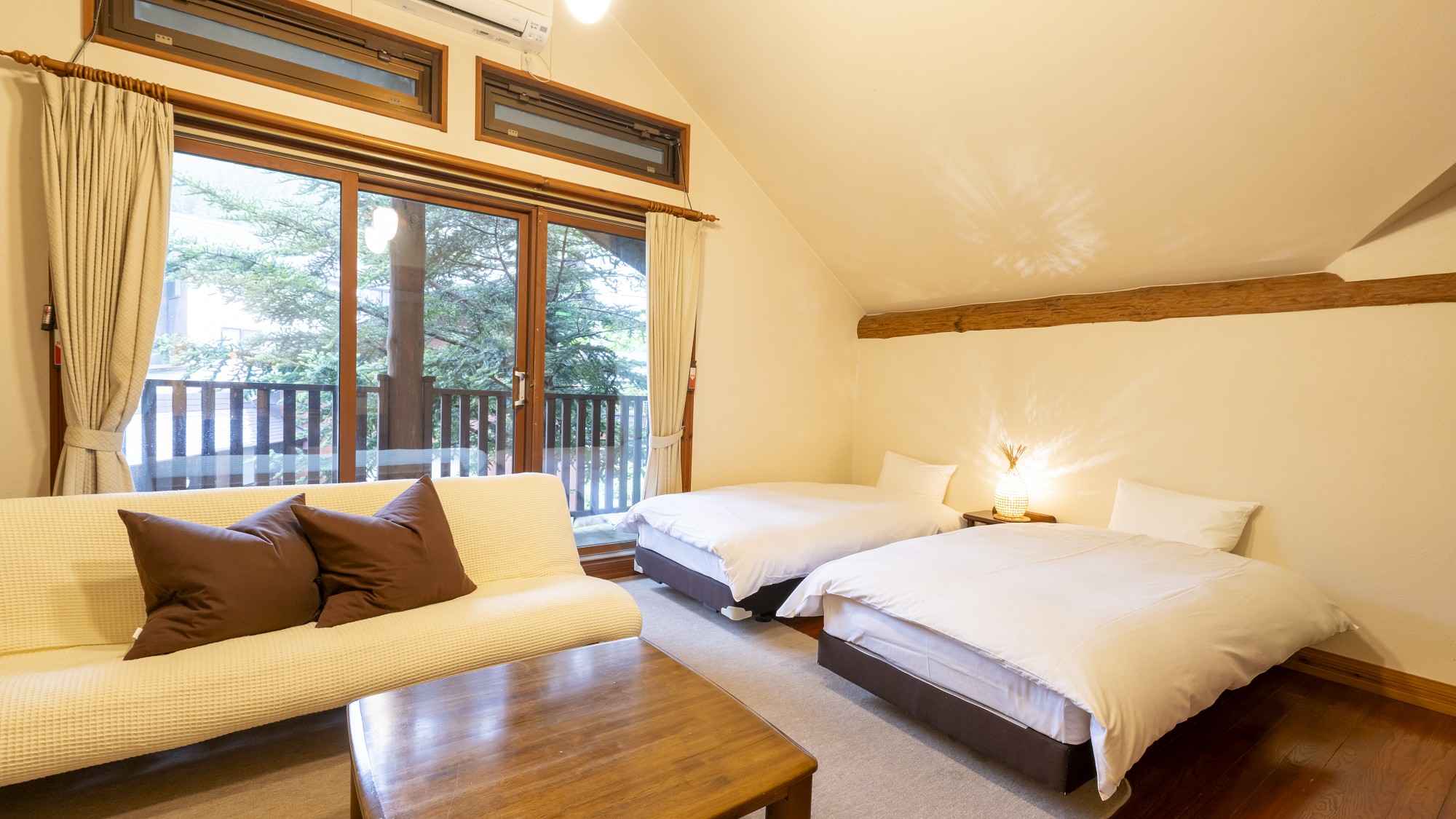 【ログハウス・2階】トリプルルーム／トイレ・シャワー付