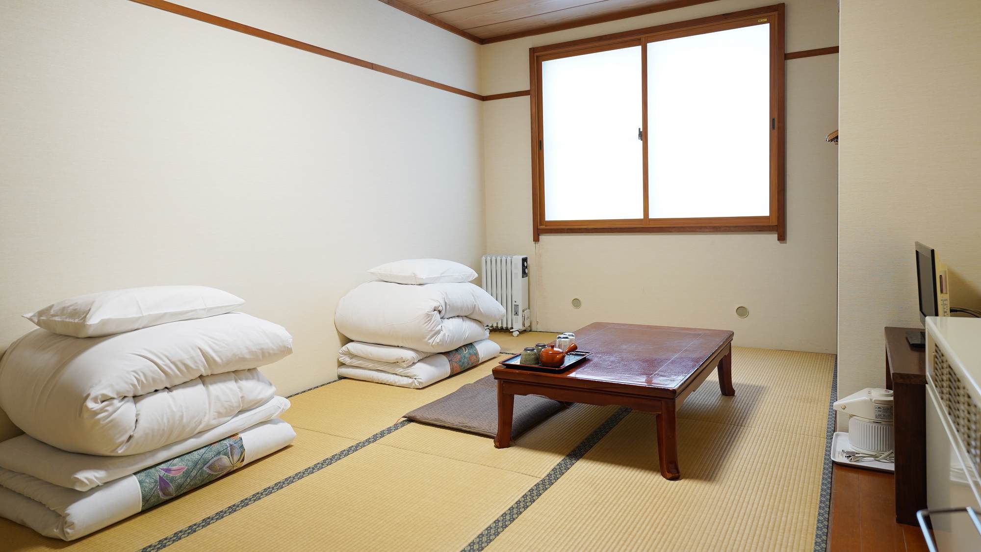 【3階和室／バス・トイレ共同】寛ろぎの和室