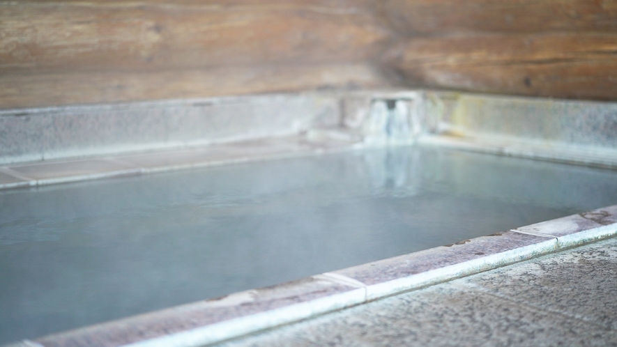 【ログハウス大浴場】野沢温泉に数ある源泉の中でも天下の名湯と言われる「真湯」を源泉としています