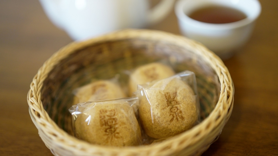 【お部屋菓子】長野県で一番美味しい!と自負している、野沢温泉「温泉饅頭」お部屋のお茶菓子でご用意中。
