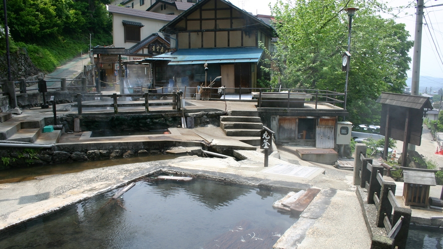 【麻釜】麻釜は野沢温泉の台所。温泉と暮らしが密着した場所