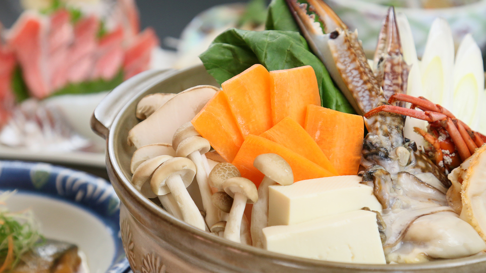 【磯鍋+舟盛り】伊勢海老・かに・ホタテなど豪華海鮮鍋と豪快舟盛りで大満足［１泊２食］