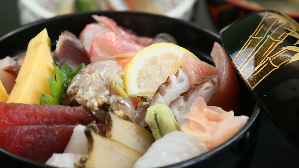 【価格重視】リーズナブルに海鮮を楽しむ！夕食は新鮮☆海鮮丼［1泊2食付］