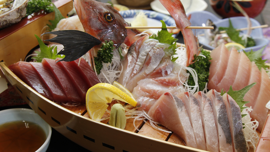 【卒業旅行】みんなでワイワイ思い出作り♪１ドリンク無料特典付★新鮮地魚の豪快舟盛りプラン