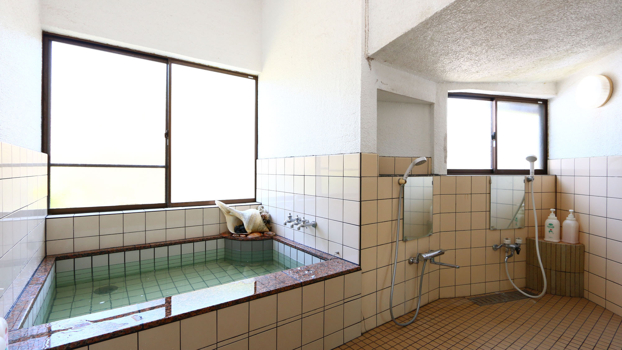 【卒業旅行】みんなでワイワイ思い出作り♪１ドリンク無料特典付★新鮮地魚の豪快舟盛りプラン