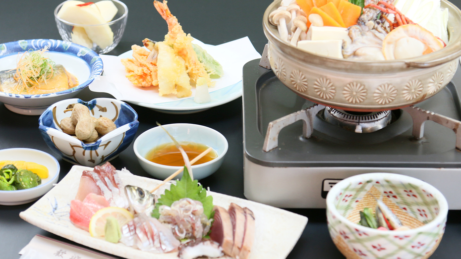 【磯鍋+舟盛り】伊勢海老・かに・ホタテなど豪華海鮮鍋と豪快舟盛りで大満足［１泊２食］