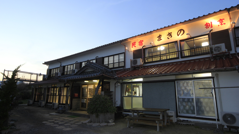 【卒業旅行】みんなでワイワイ思い出作り♪１ドリンク無料特典付★新鮮地魚の豪快舟盛りプラン