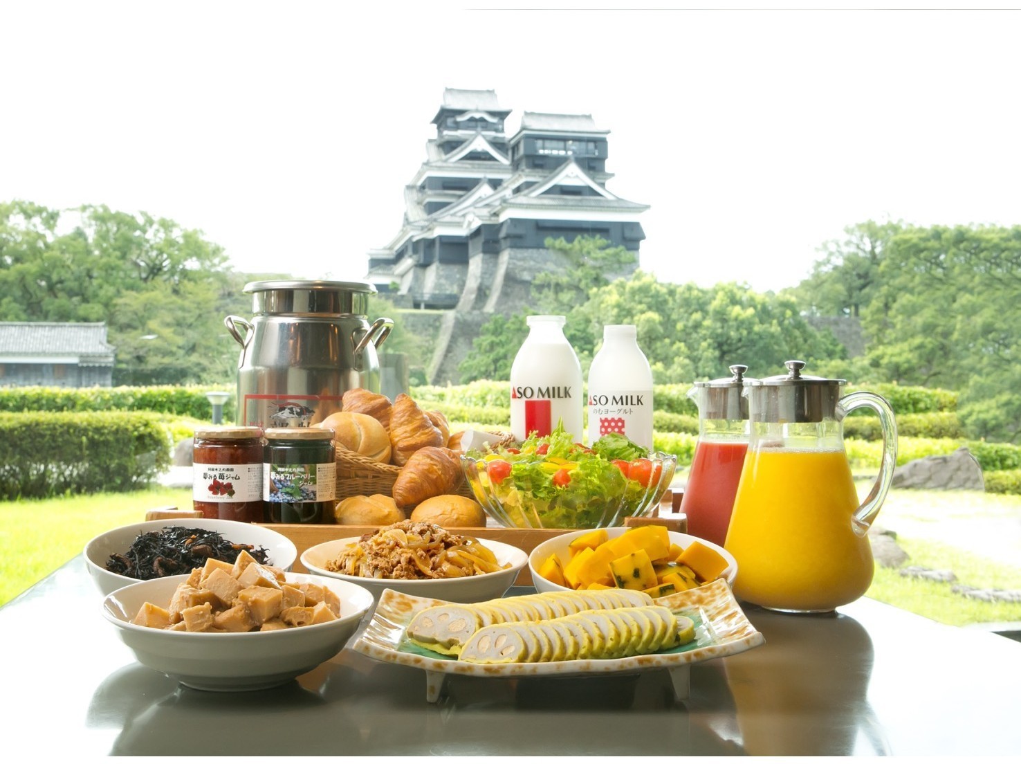 熊本城を眺めながらの朝食
