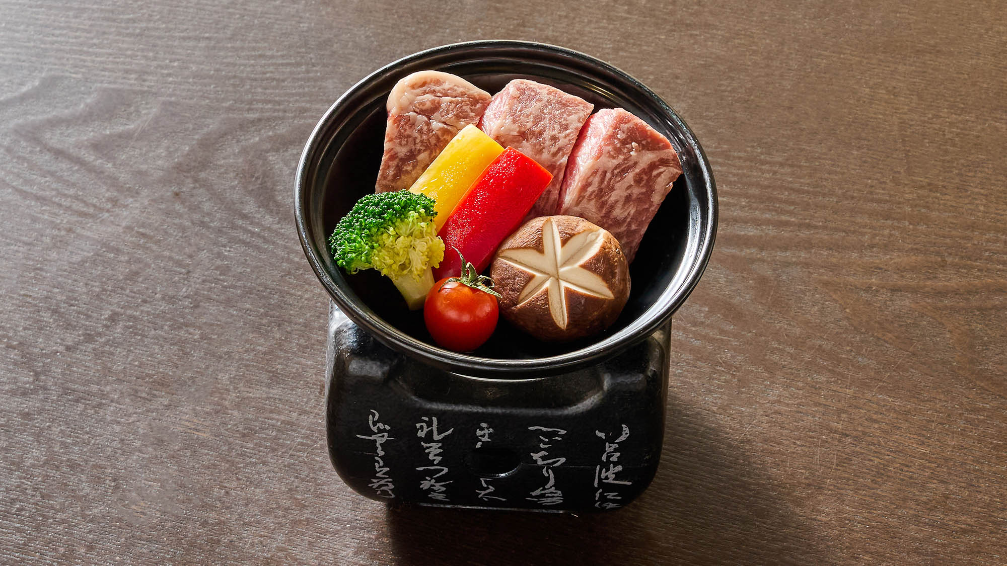 ・【夕食一例】お肉の旨味が口の中に広がります