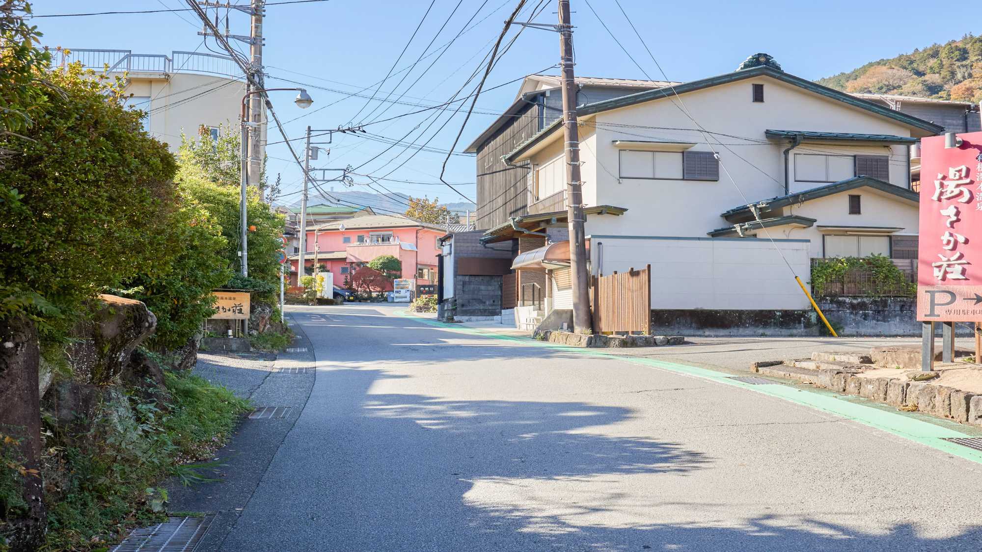 ・【道順8】旅館湯さか荘様が見えたらその先に当館が右手に見えます