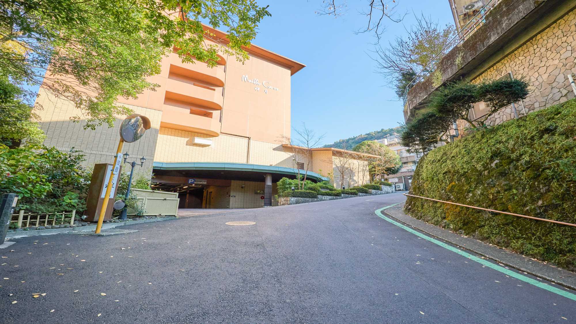 ・【道順4】左手にホテルマイユクール様が見えます