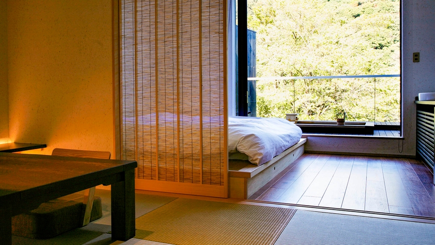 ・【客室一例・紫苑（しおん） 】テラスでも湯坂山のダイナミックな眺望をお愉しみいただけます