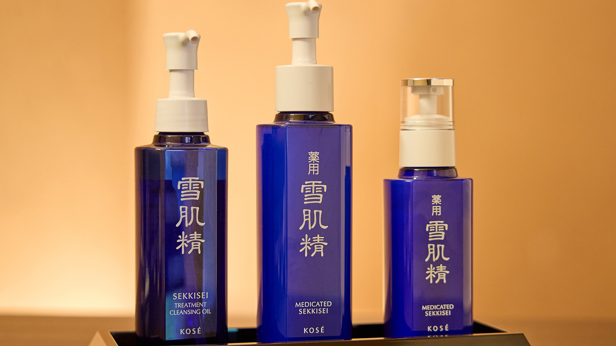・【テラス露天風呂／アメニティ】雪肌精のスキンケア用品
