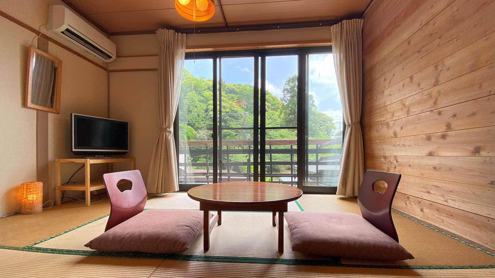 ・【部屋／202】バルコニー付きで1番人気の和室6畳。