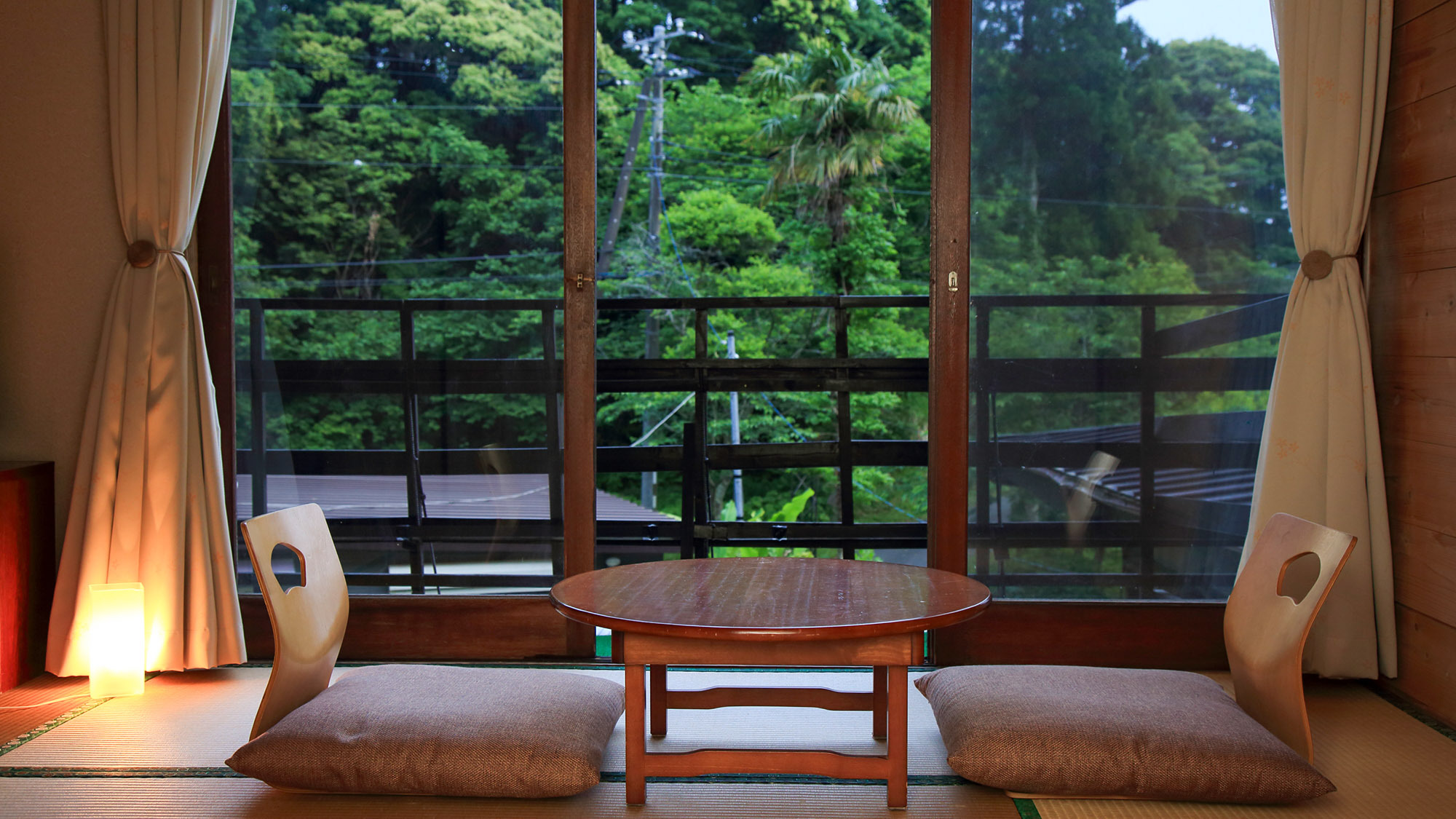 【直前割：10％オフ】【一棟貸切：2名〜7名】少人数で30％OFF！静かな森で過ごす貸切空間