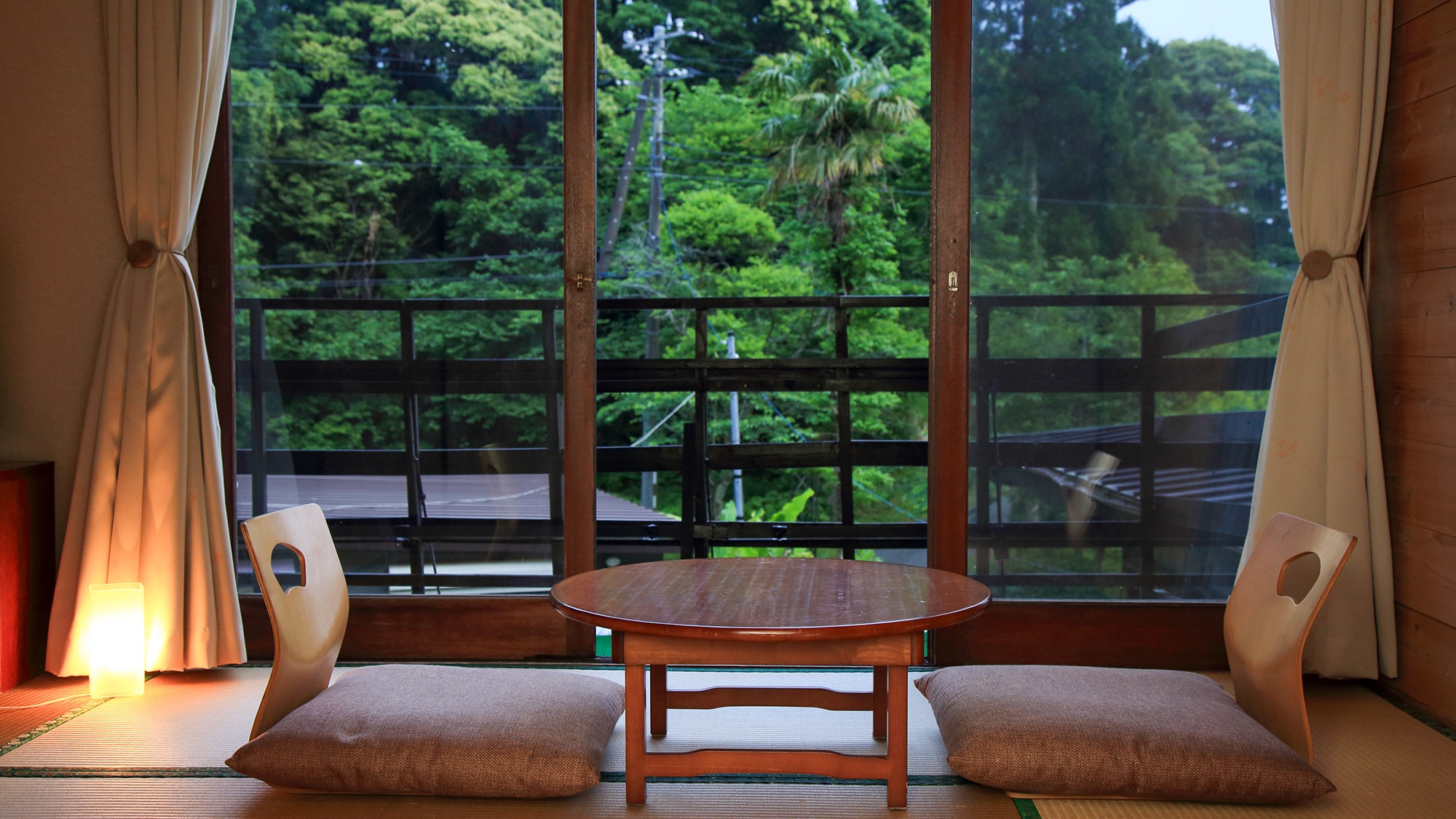 【一棟貸切（2名〜7名）】少人数で30％OFF！静かな森の中の貸切空間を少人数でゆったりと（素泊）