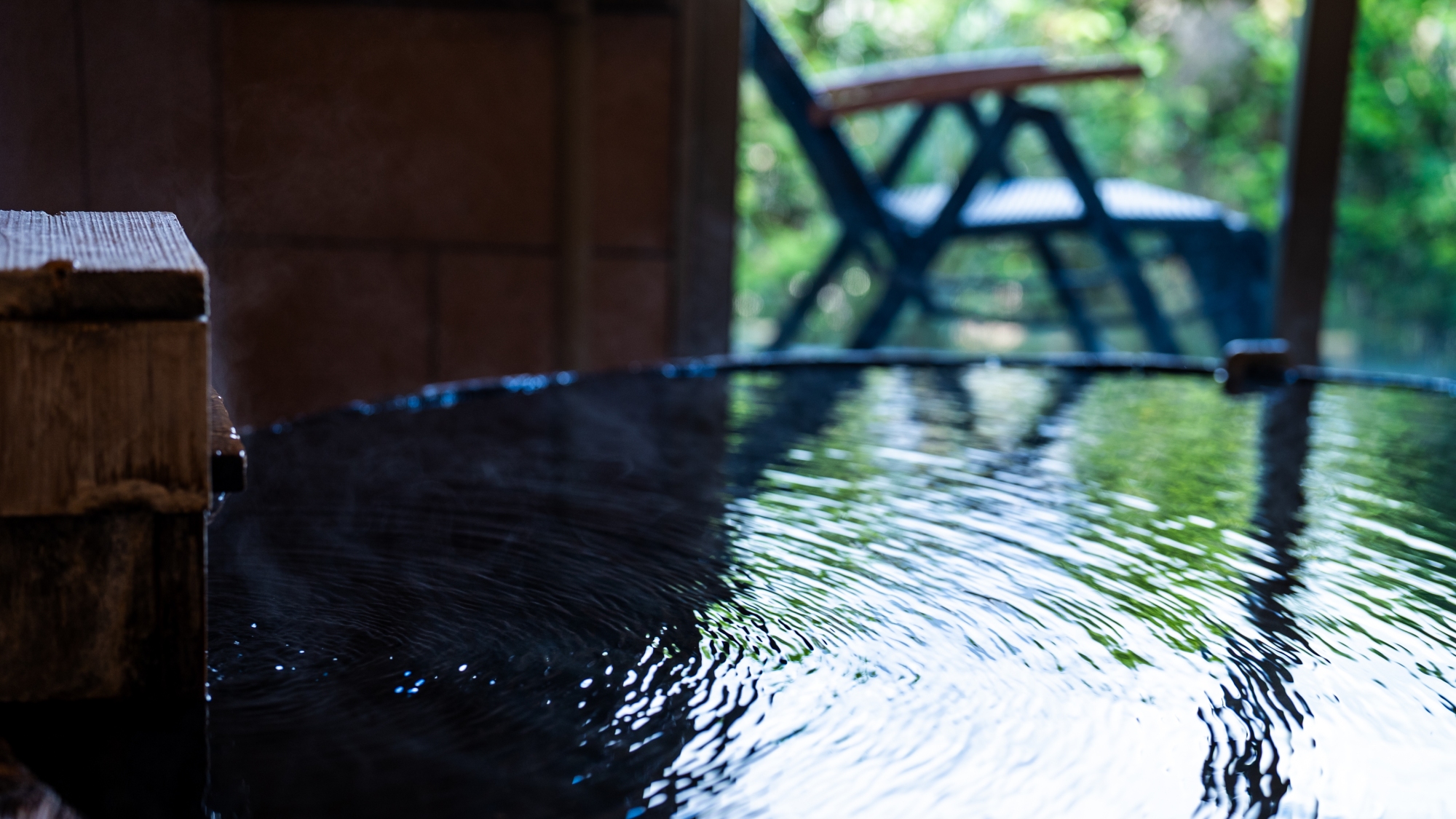 【家族風呂　倉木の湯】刻々と変わりゆく美しい由布岳を一望することができます。