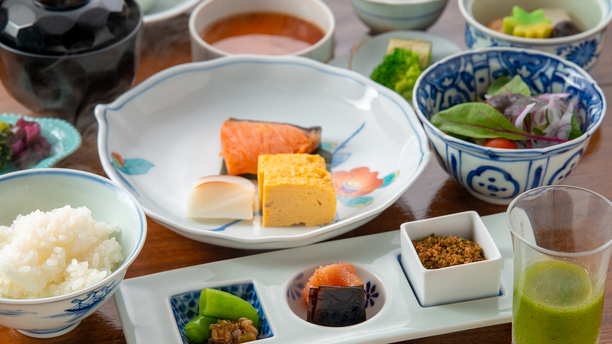 【朝食一例】気持ちの良い朝食で一日を過ごしていただけますように和食を中心としたメニューです。