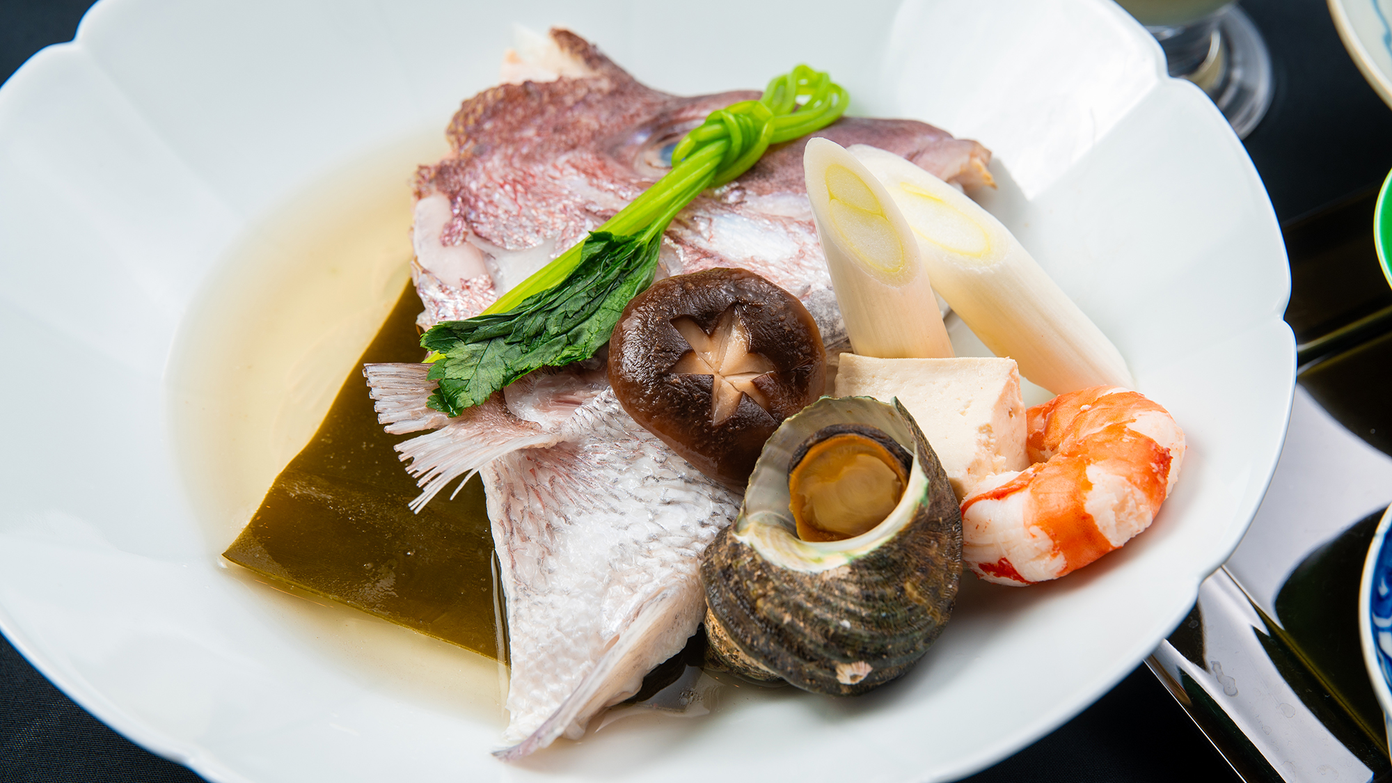 【夕食一例】海と山の幸を調和させた、上品な味わい