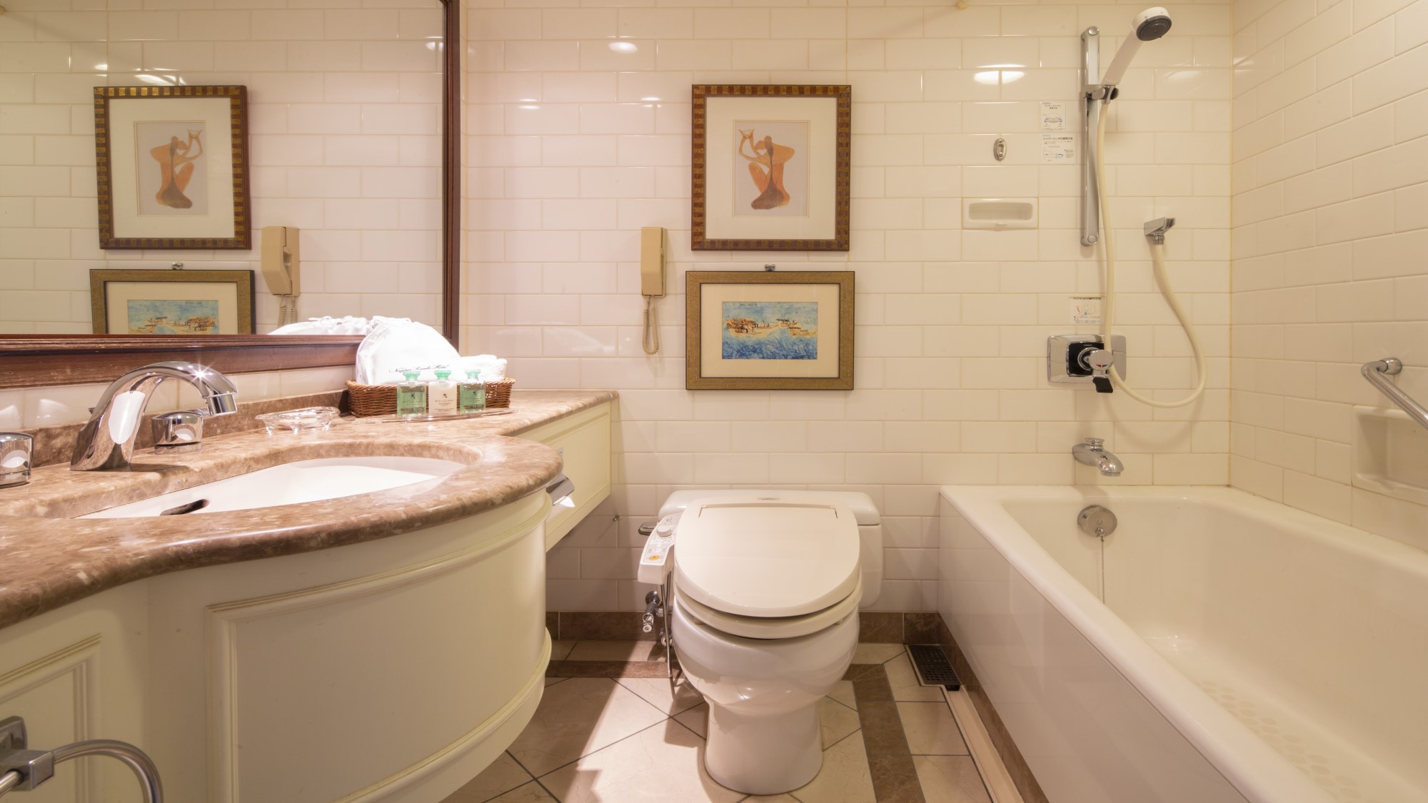 デラックスツイン・ダブル（24㎡）バスルーム