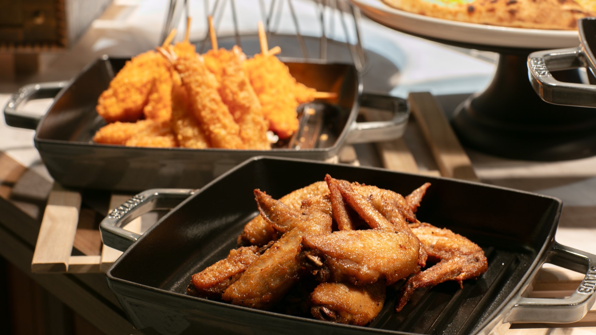 【朝食イメージ】手羽先の唐揚げや味噌串カツなど名古屋の味覚もご用意