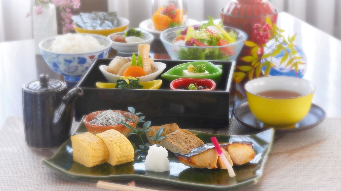 【和洋選べる山の手朝ごはん】ふわとろ山の手オムレツの洋朝ごはん♪地元食材ふんだんの和朝ごはん♪