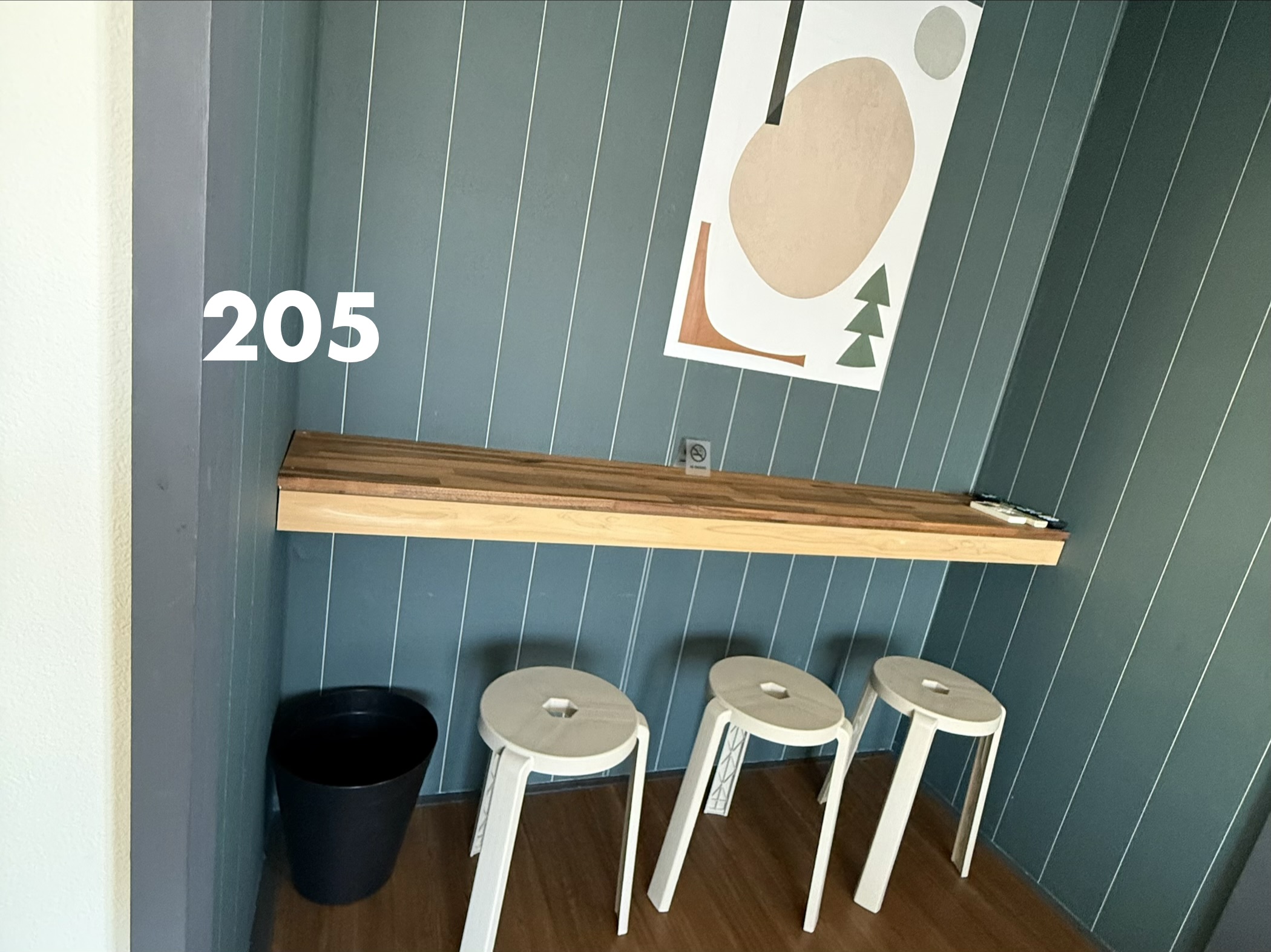 カウンターテーブルとスツール