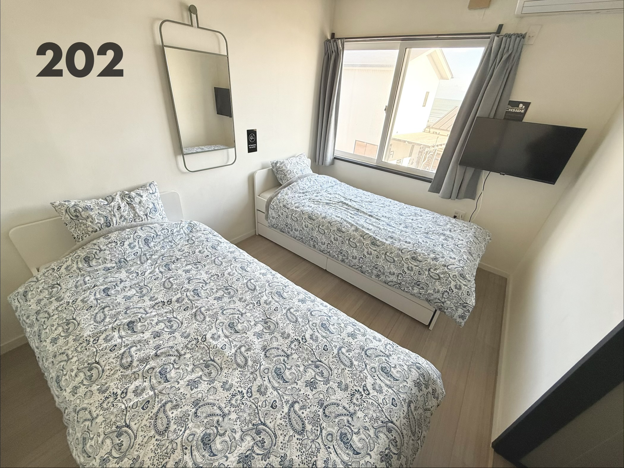 ６畳洋室　2 beds + 1 extra bed 