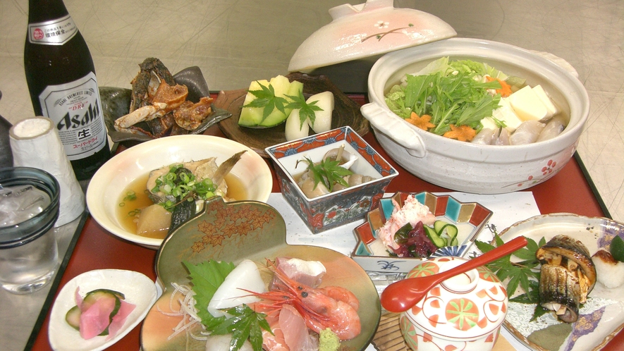 *【夕食一例】四方漁港から直送される新鮮な魚介類が中心のお料理です
